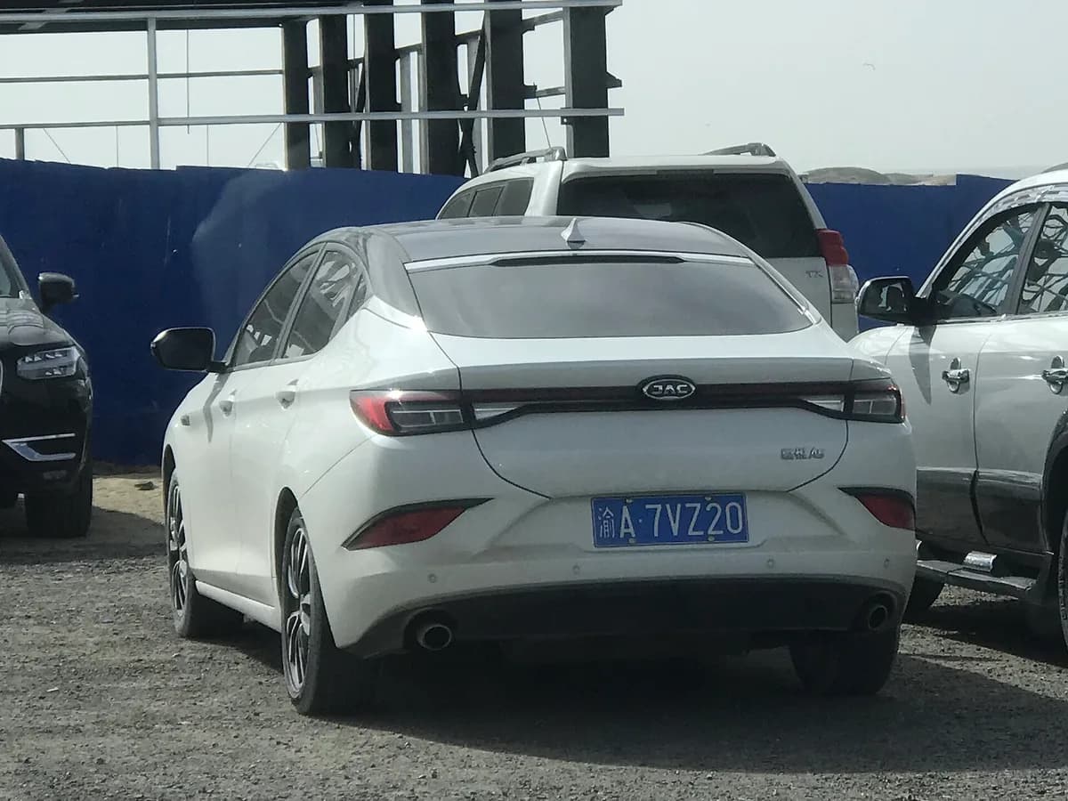 کی ام سی EJ7 پلاس